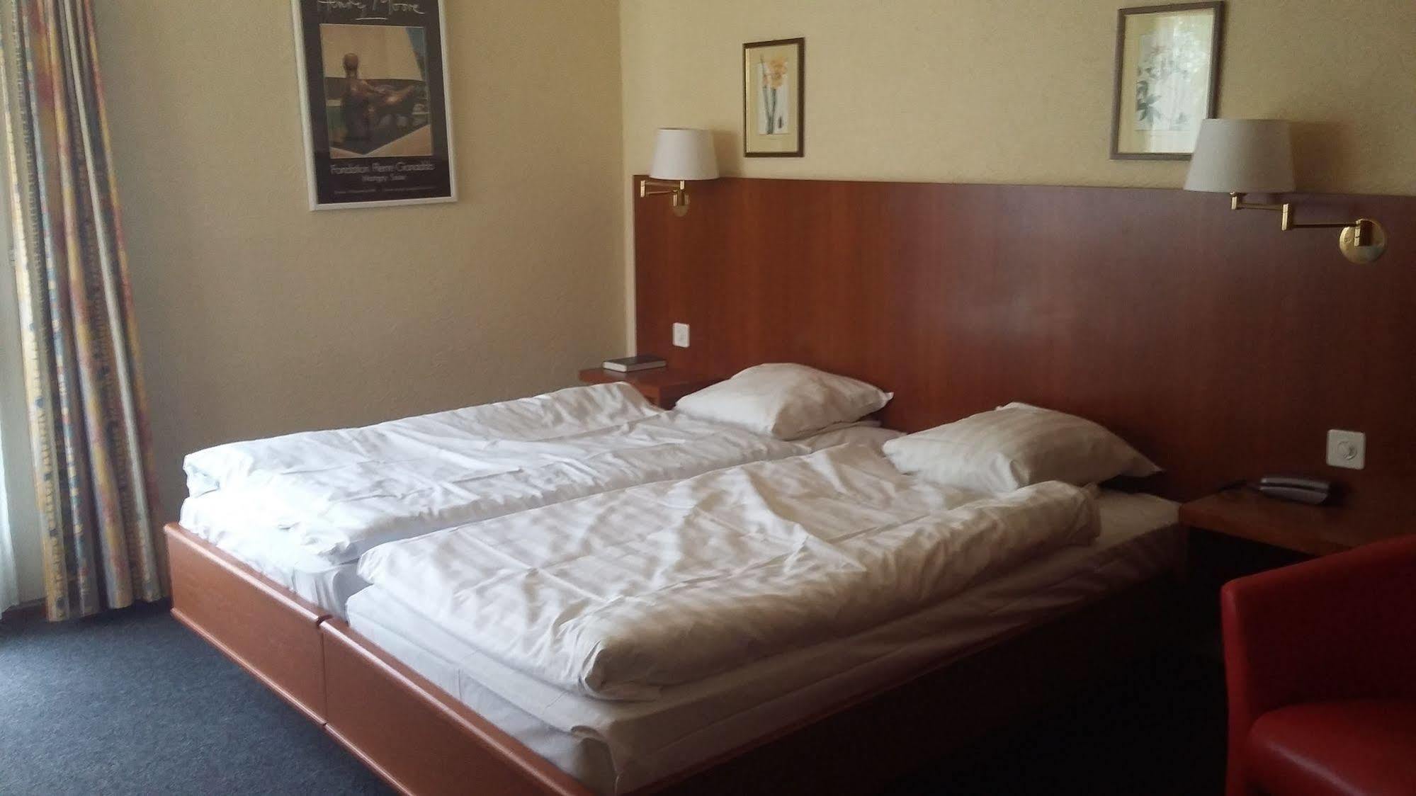 Motel Des Sports マルティニー区 エクステリア 写真